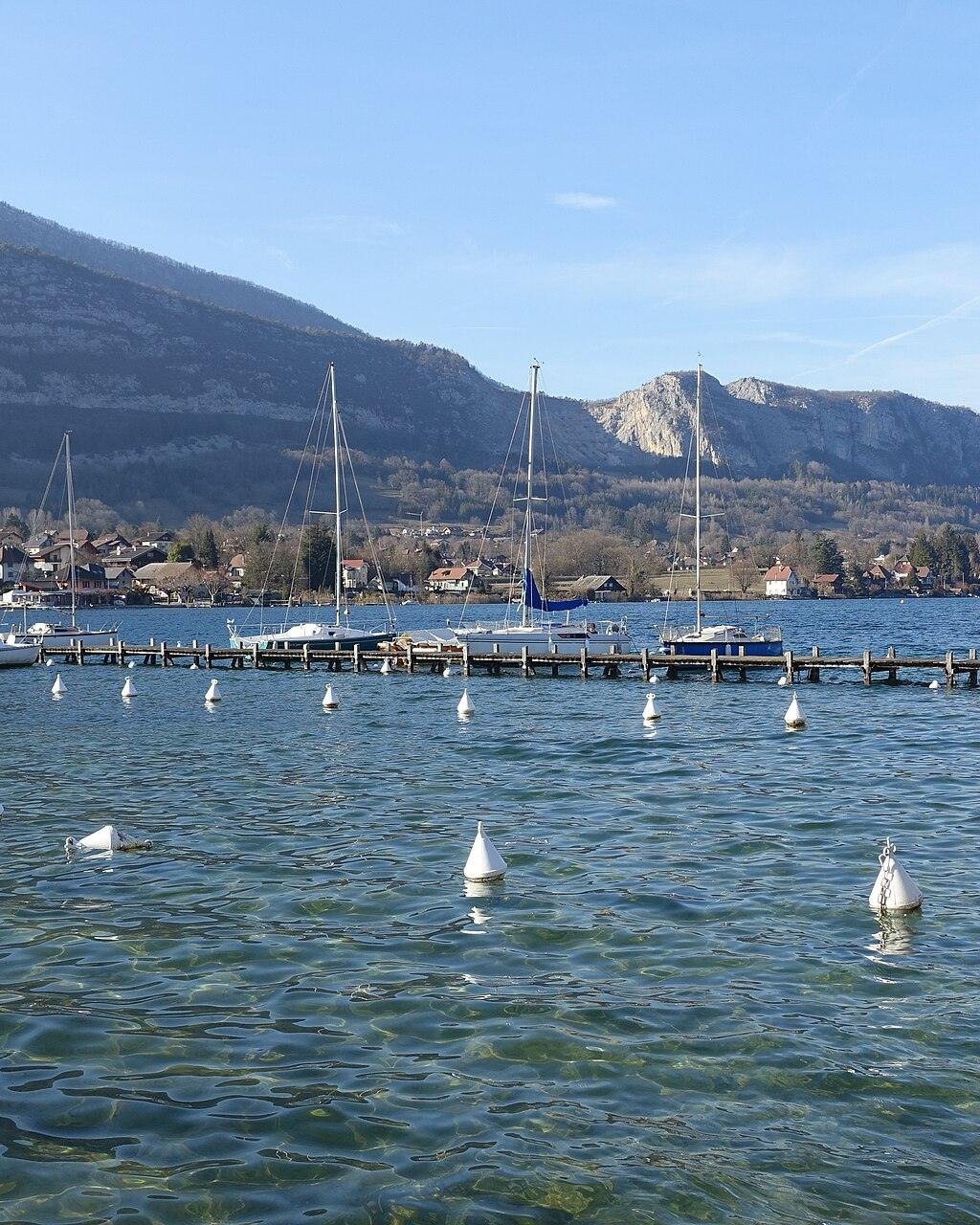 Régate en catamaran sur le lac d'Annecy